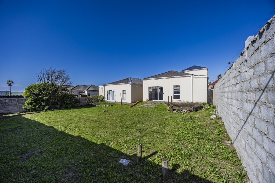 6 Bedroom Property for Sale in Quigney Eastern Cape